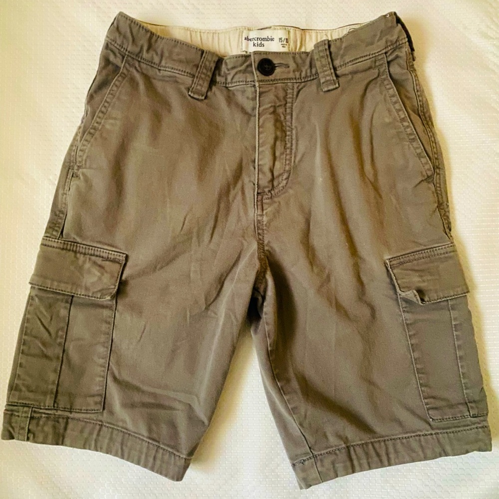 Boys Abercrombie and Fitch cargo shorts. Size 15/16